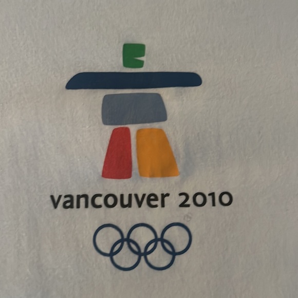 Vancouver 2010 Tshirt - Picture 2 of 7